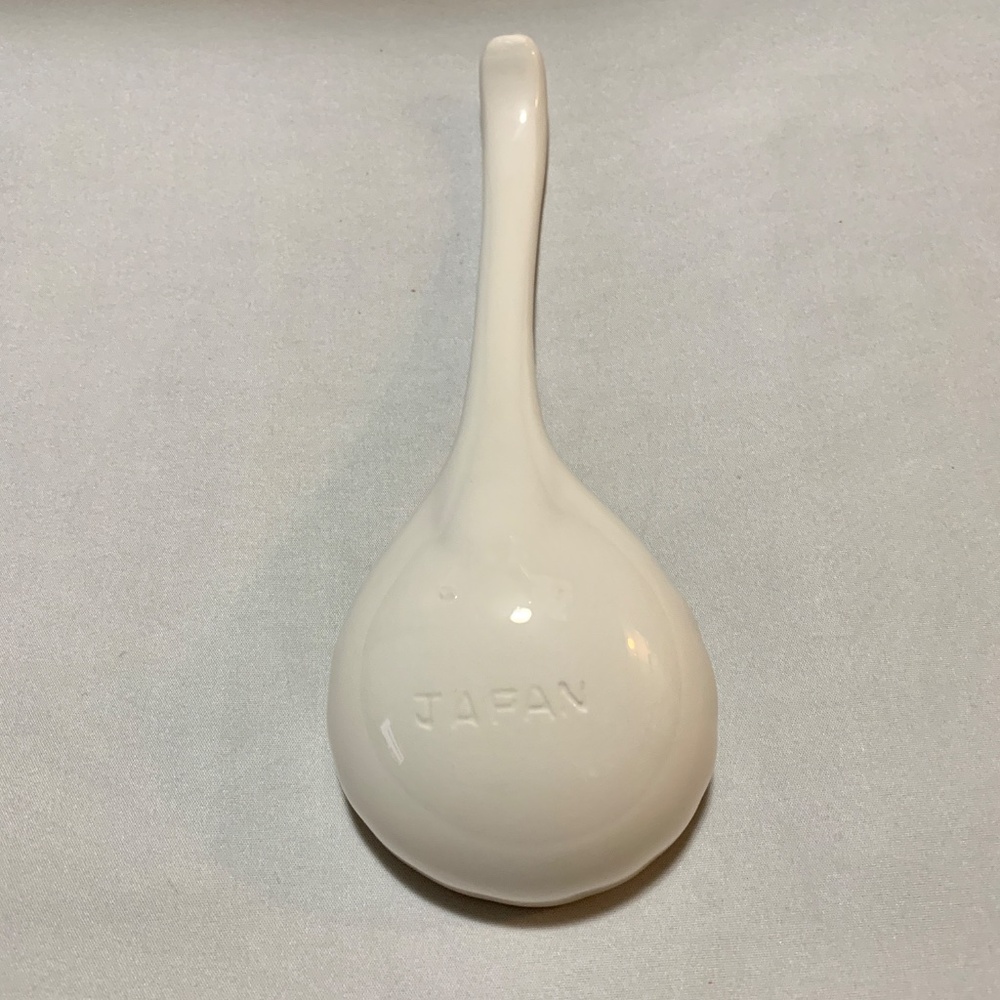 Vintage 10” Ceramic Ivory Soup Ladle with Seashell Pattern - Japan - Picture 3 of 3